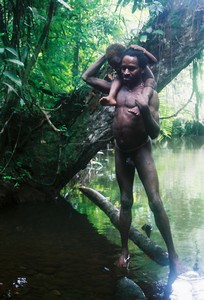 Papua – Korowai Batu – Stromoví lidé